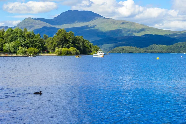 Loch Lomond Luss, İskoçya, Birleşik Krallık, 21 Temmuz, 2016 yılında güneşli bir günde tekne