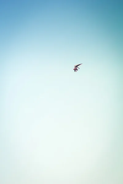 Parapentes volant avec paramoteur — Photo