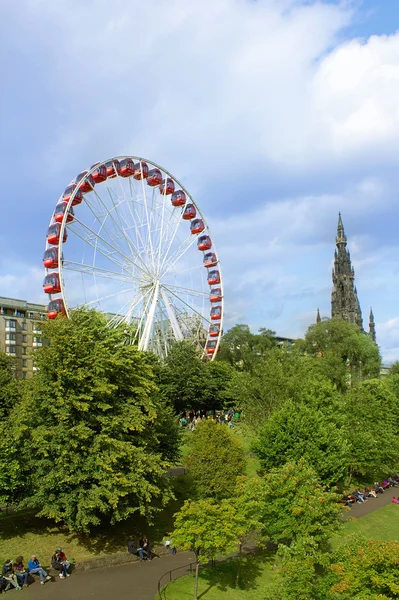 Big wheel in Edinburgh, during summer 2014 — Stock Photo, Image