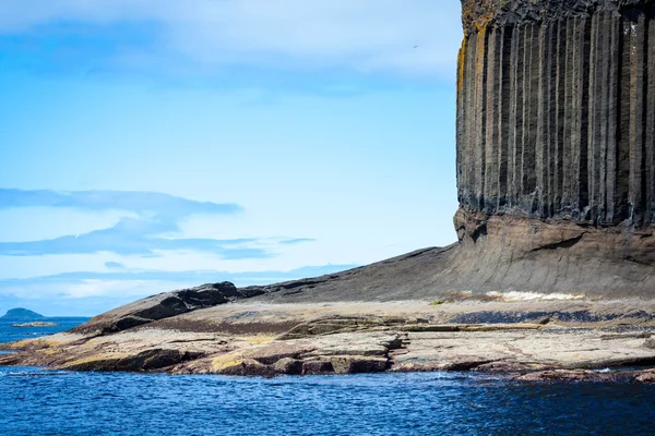 Staffa, una isla de las Hébridas Interiores en Argyll y Bute, Escocia — Foto de Stock