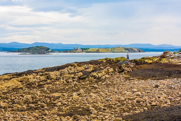 Praia de Black Sands, Aberdour, Escócia . — Fotografia de Stock