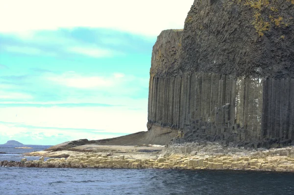 Staffa, una isla de las Hébridas Interiores en Argyll y Bute, Escocia — Foto de Stock