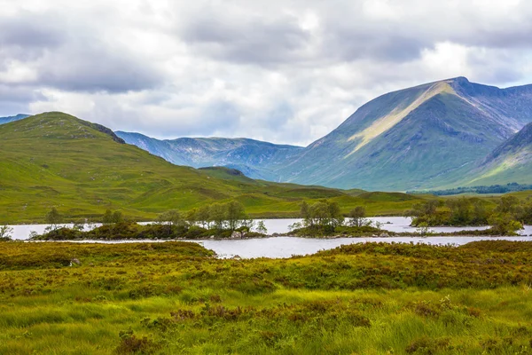 Glencoe, Highland Region, Scotland Glencoe ou Glen Coe montanhas vista panorâmica, Scottish Higlands, Escócia, Reino Unido . — Fotografia de Stock