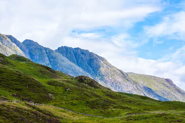 Glencoe, Highland Region, Scotland Glencoe or Glen Coe mountains panoramic view, Scottish Higlands, Scotland, UK . — Foto de Stock