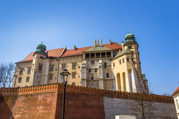 Wawel kasteel op de Wawel heuvel in Krakow, Polen, Europa — Stockfoto