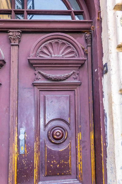 Staré zvětralé dřevěné dveře — Stock fotografie