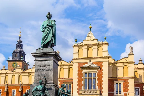 Lakenhal (Sukiennice), die is gelegen in de oude stad van Krakau, Polen, Europa. — Stockfoto