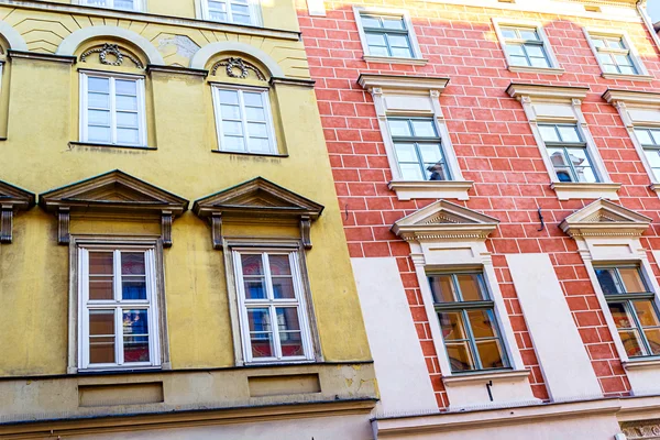 A régi, történelmi bérházak, az Old Market Square Krakkó, Lengyelország (Krakkó, Polska) — Stock Fotó