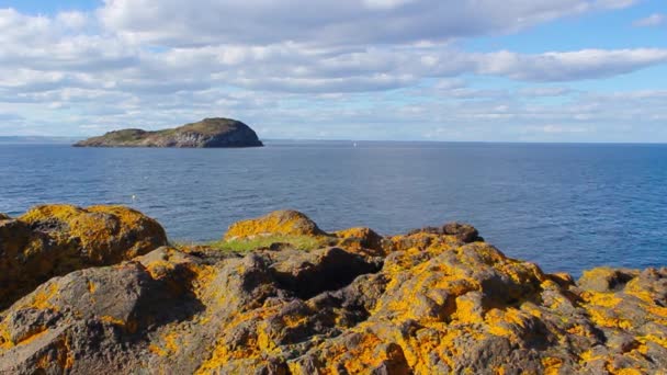 ノース ・ バーウィック、スコットランド、英国で日当たりの良い海岸です。Hd — ストック動画