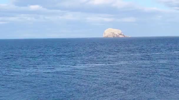 Bass Rock à partir de North Berwick, Scotland, Royaume-Uni. HD — Video