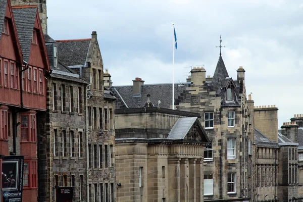 Oude, historische architectuur in Edinburgh, Schotland, Verenigd Koninkrijk — Stockfoto