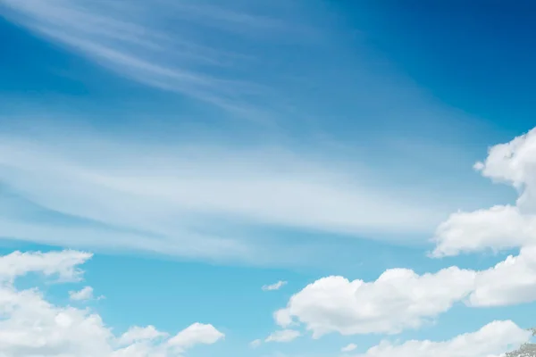 青空と白い雲 曇り空の背景 — ストック写真