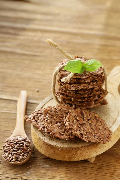 Galletas de semillas de lino, alimentos saludables sin gluten — Foto de Stock