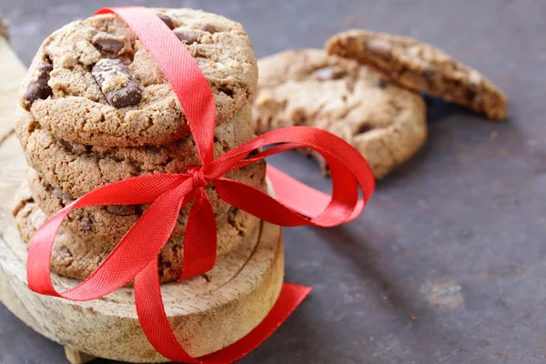 Dolci fatti in casa biscotti rotondi con gocce di cioccolato — Foto Stock