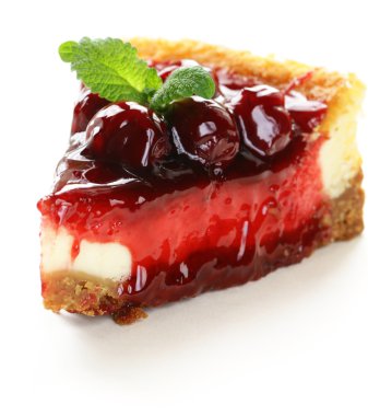  vişneli cheesecake ve taze nane yaprakları 
