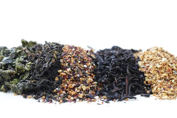 Różne odmiany suchej herbaty (czarny, biały, zielony) — Zdjęcie stockowe