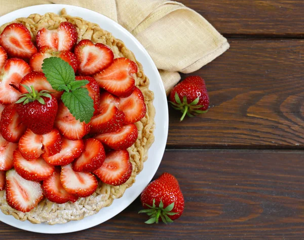 Pastel de masa de pastel con fresas fresas frescas —  Fotos de Stock