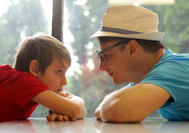Baba ve oğul her diğer, Aile ve mutluluk bak