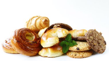 ev yapımı fırında çörek börek, hilal rulolar, kruvasan ve bisküvi 