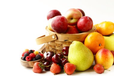 doğal organik tatlı meyve ve çilek