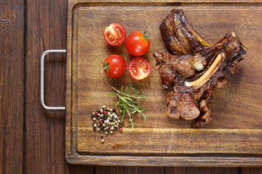 Biber ve biberiye biftek ızgara Kuzu pirzola