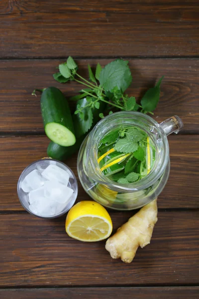 Detox drink with fresh cucumber, lemon and ginger, healthy eating and diet — Stock Photo, Image
