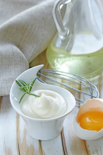 Maionese caseira natural com gema de ovo e óleo vegetal — Fotografia de Stock