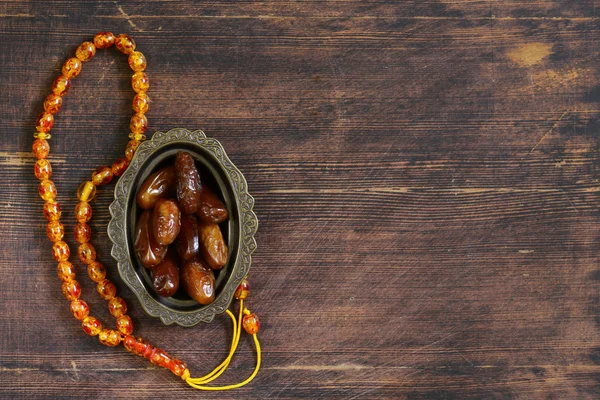 Sweet dried dates in vintage silver plate — Stock Photo, Image