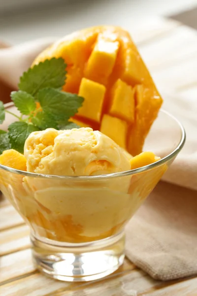 Gelato all'arancia naturale fatto in casa con mango — Foto Stock