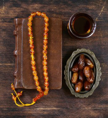 tatlı tarihleri vintage gümüş tabakta, dini natürmort kurutulmuş