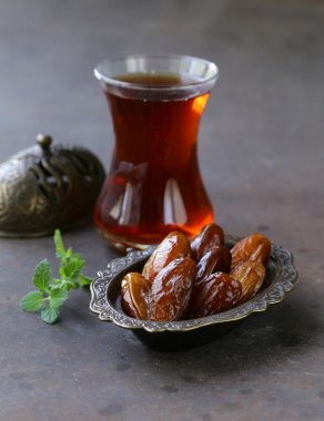 tatlı tarihleri vintage gümüş tabak içinde kurutulmuş