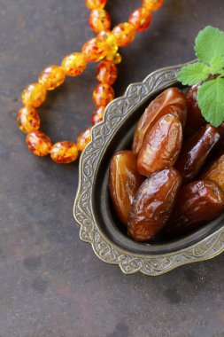 tatlı tarihleri vintage gümüş tabak içinde kurutulmuş