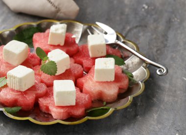 incelik yaz meze - tuzlu peynir ile tatlı karpuz