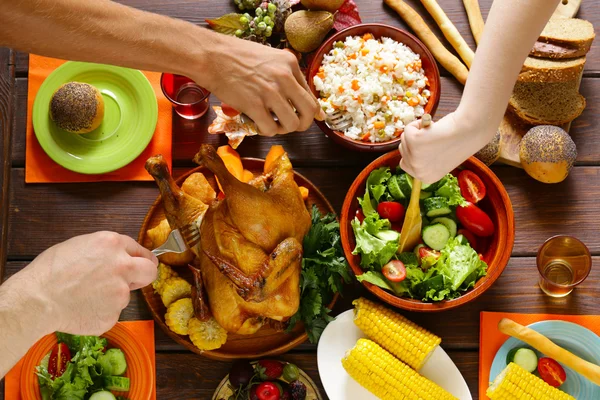 Platos tradicionales para la cena festiva del Día de Acción de Gracias — Foto de Stock
