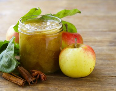 ev yapımı elma reçel lezzetli tarçın ve kahverengi şeker