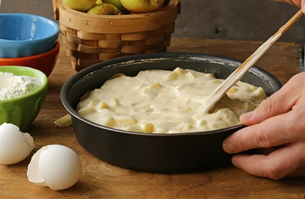 Hornear casero, pastel de manzana de cocción doméstica — Foto de Stock