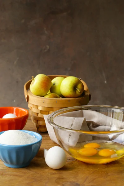 Hornear casero, pastel de manzana de cocción doméstica — Foto de Stock
