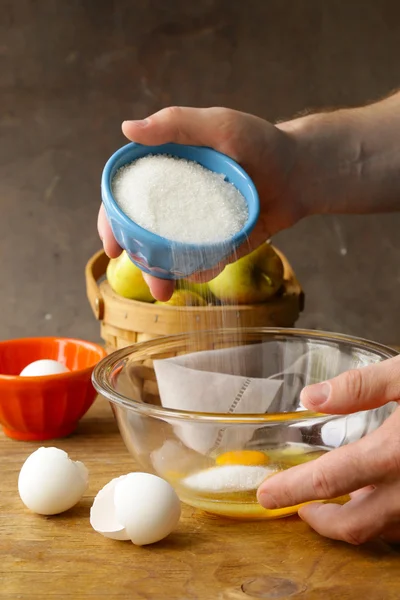 Hornear casero, pastel de manzana de cocción doméstica —  Fotos de Stock