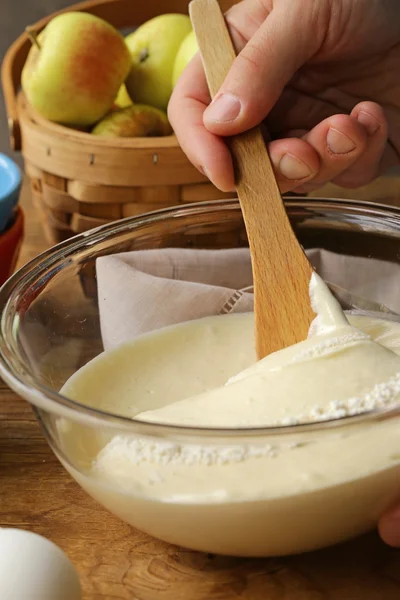 Hemmagjord bakning, inhemska matlagning äppelpaj — Stockfoto