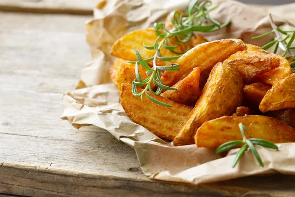 Slices of fried potatoes with rosemary and spices — Stock Photo, Image