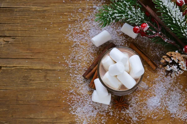 Süßer heißer Kakao mit Marshmallows, Winterweihnachtsgetränk — Stockfoto