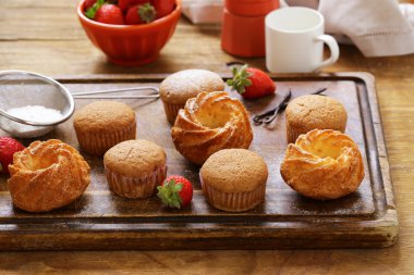 ev yapımı hamur işleri, tatlı kek ile pudra şekeri