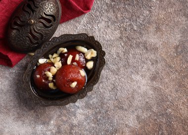 Geleneksel Hint tatlıları gulab jamun