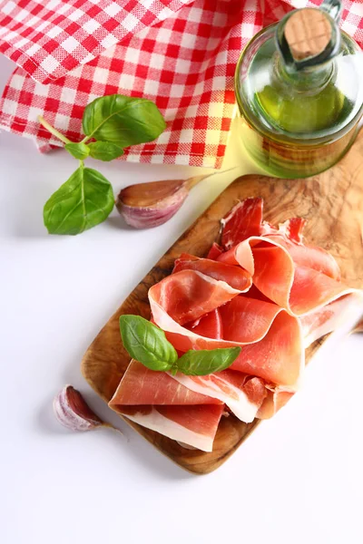 Jamón Parma Italiano Con Hoja Albahaca — Foto de Stock