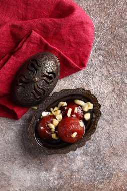 Geleneksel Hint tatlıları gulab jamun