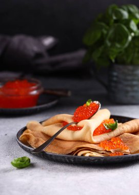 Gözlemeli kırmızı havyar.