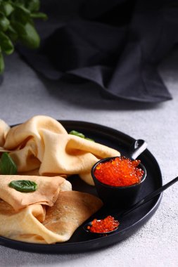 Gözlemeli kırmızı havyar.