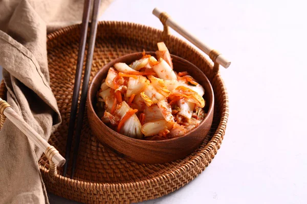 Koreanische Würzige Kimchi Einer Hölzernen Schüssel — Stockfoto