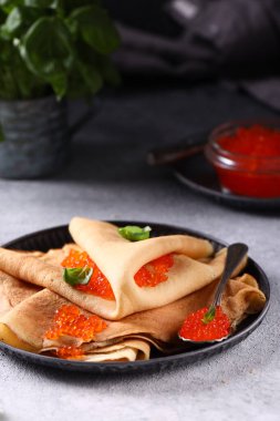 Gözlemeli kırmızı havyar.