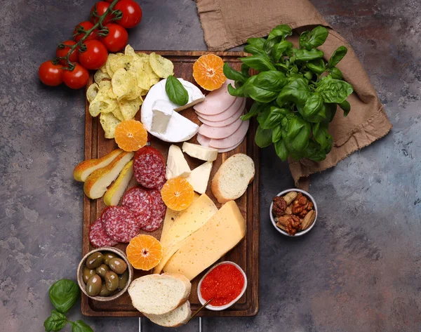 Board Cheese Sausage Assorted Snack — Stock Photo, Image